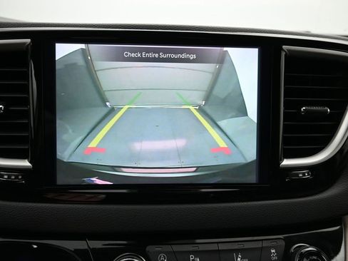 Certified 2023 Chrysler Pacifica Touring-L image 19