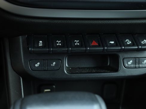 Used 2018 Chevrolet Colorado ZR2 image 12