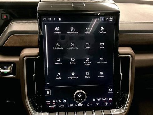 Used 2025 GMC Yukon XL Denali Ultimate AWD/4WD image 7