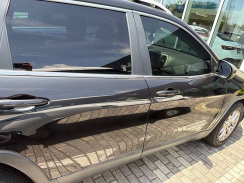 Used 2016 Jeep Cherokee Latitude FWD image 13