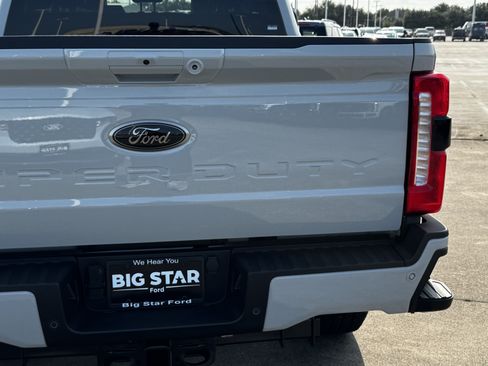 New 2026 Ford F250 Lariat w/ Black Appearance Package AWD/4WD image 10