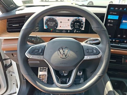 Certified 2025 Volkswagen Tiguan SEL R-Line AWD/4WD image 20