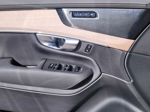 New 2025 Volvo XC90 B6 Plus w/ Protection Package Premier image 9