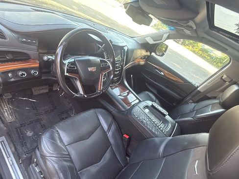 Used 2015 Cadillac Escalade Luxury image 22