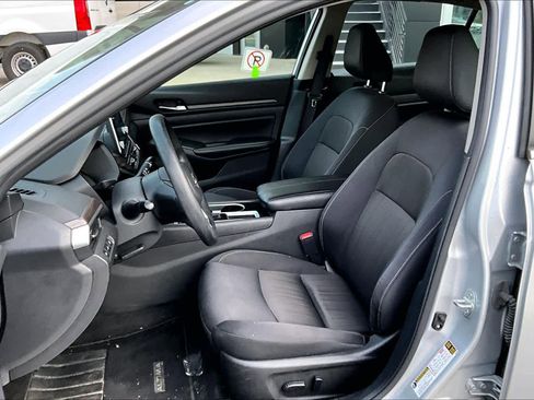 Used 2024 Nissan Altima 2.5 SV image 8