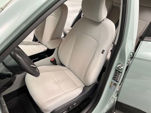 Used 2025 Hyundai Kona SEL FWD image 9