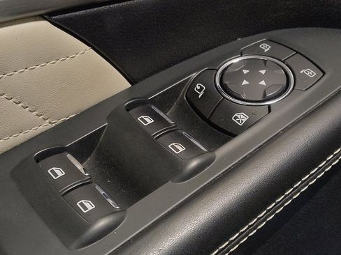 Used 2019 Ford Explorer Platinum image 27