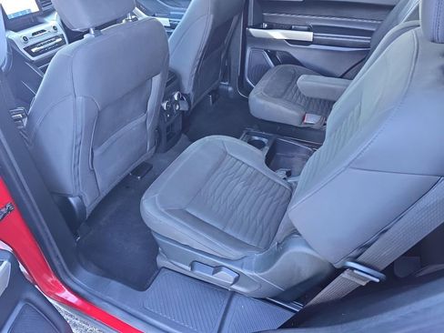 Used 2021 Ford Explorer XLT image 27