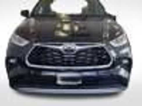 Used 2023 Toyota Highlander Platinum image 6