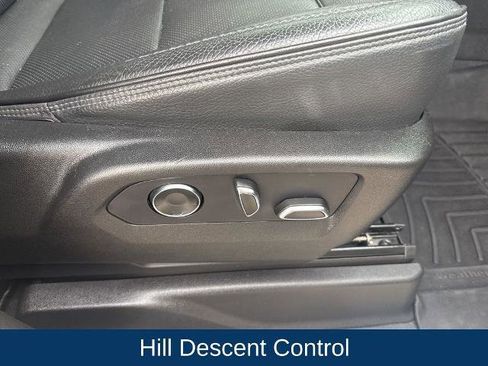 Used 2021 GMC Yukon Denali w/ Denali Premium Package AWD/4WD image 32