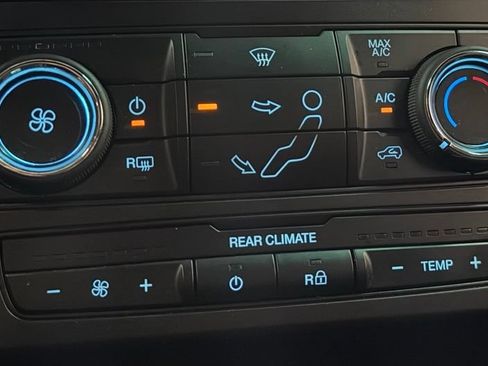 Used 2016 Ford Explorer XLT FWD image 19