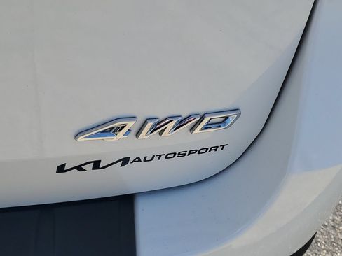 Used 2025 Ford Explorer Active AWD/4WD image 30