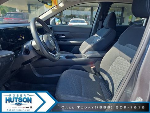 Used 2025 Nissan Kicks SV w/ Illumination Package FWD image 18