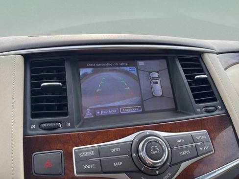 Used 2016 INFINITI QX80 4WD w/ Deluxe Technology Package image 17