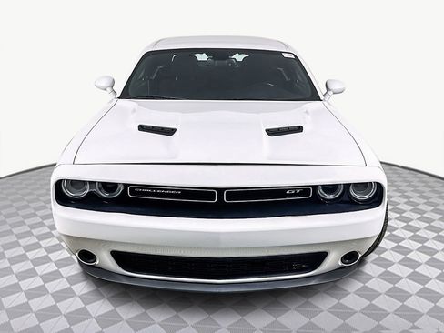 Used 2016 Dodge Challenger SXT image 2