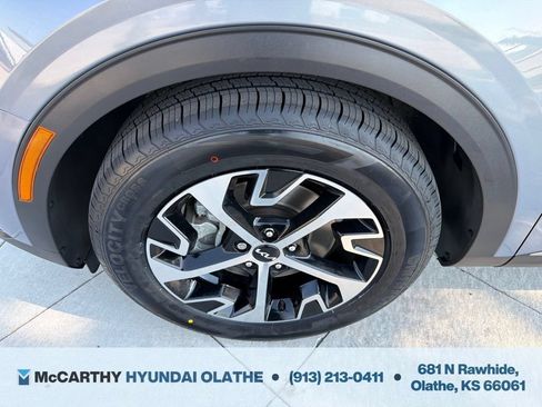 Used 2024 Kia Sportage EX FWD image 17