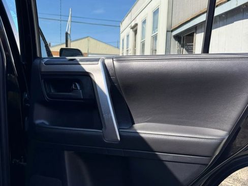 Used 2011 Toyota 4Runner Limited w/ Convenience Pkg image 9
