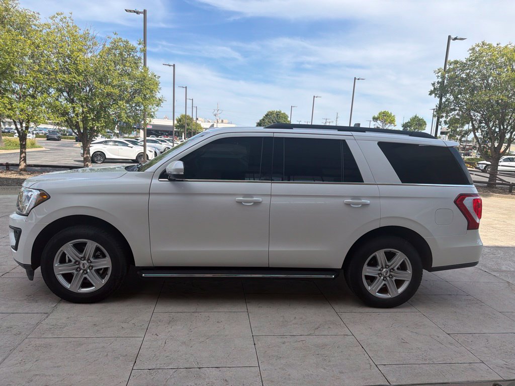 Used 2019 Ford Expedition XLT w/ Equipment Group 202A AWD/4WD image 3