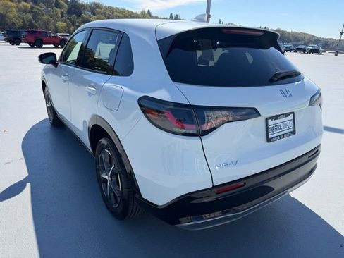 Used 2023 Honda HR-V EX-L image 9
