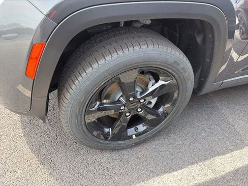 New 2026 Jeep Grand Cherokee Limited w/ Limited Altitude Package image 4