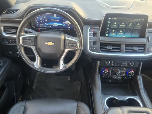 Used 2022 Chevrolet Suburban LT w/ Luxury Package image 20