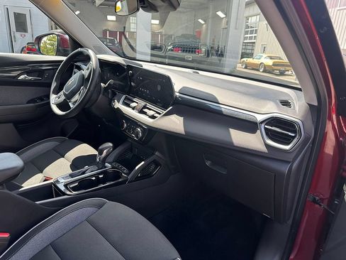Used 2024 Chevrolet TrailBlazer LT w/ LT Cold Weather Package FWD image 24
