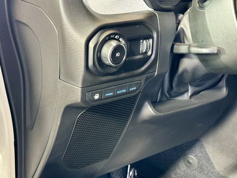 Used 2024 Jeep Wrangler Unlimited image 10