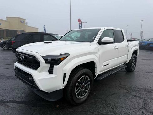 Used 2024 Toyota Tacoma TRD Sport image 25