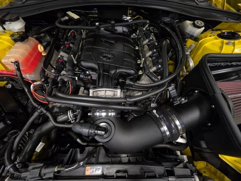 Used 2017 Chevrolet Camaro SS RWD image 4