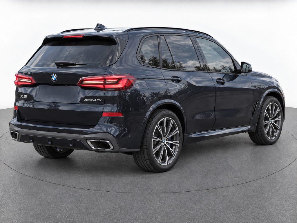 Used 2021 BMW X5 xDrive40i w/ M Sport Package AWD/4WD image 4