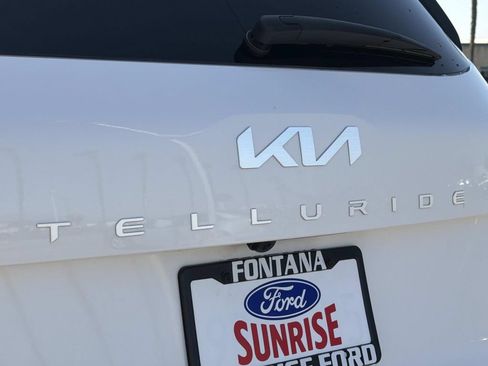 Used 2025 Kia Telluride S FWD image 9