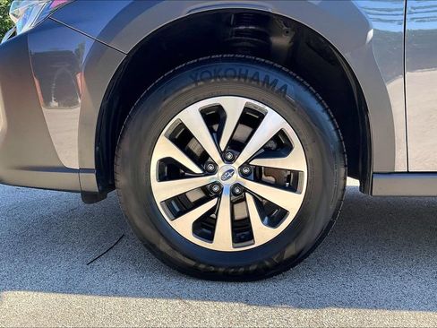 Used 2024 Subaru Outback Premium AWD/4WD image 9