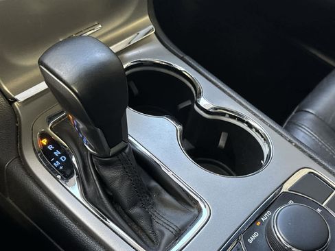 Used 2019 Jeep Grand Cherokee Limited image 21