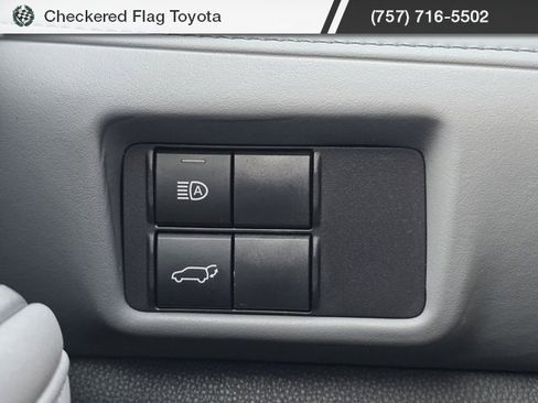 Used 2022 Toyota Highlander XLE image 11