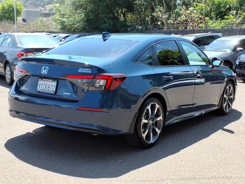 Used 2025 Honda Civic Sport Touring image 4