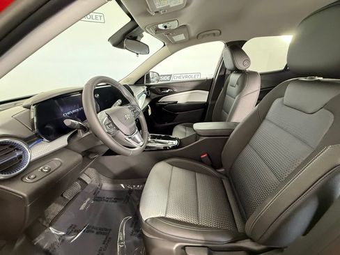 New 2026 Chevrolet Trax LT w/ Midnight Edition FWD image 13