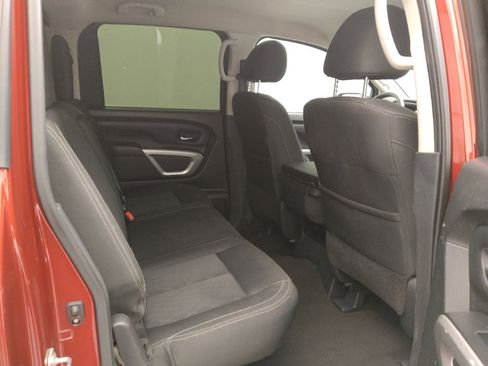 Used 2018 Nissan Titan SV image 19