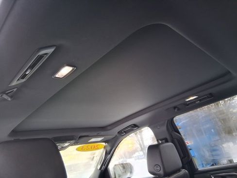 Used 2023 Chevrolet Suburban Z71 w/ Luxury Package image 21