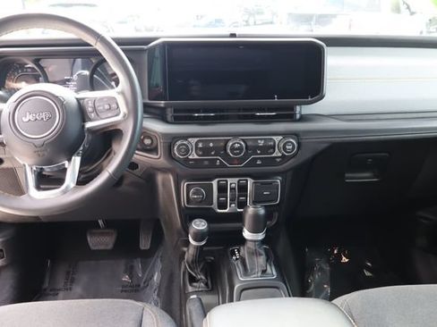Used 2024 Jeep Wrangler Unlimited Sahara AWD/4WD image 30