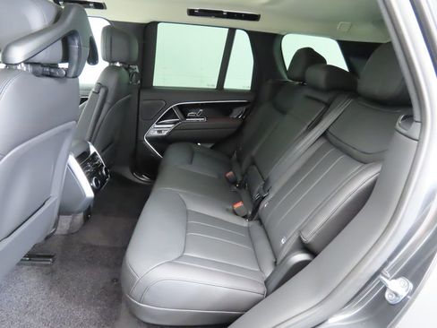 New 2025 Land Rover Range Rover SE image 21