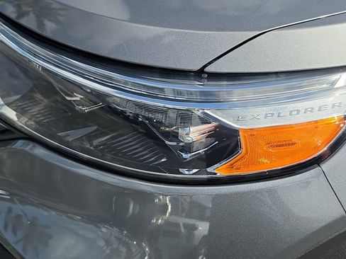 Used 2024 Ford Explorer XLT RWD image 8