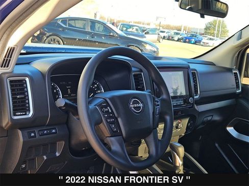 Used 2022 Nissan Frontier SV w/ Graphics Package image 13