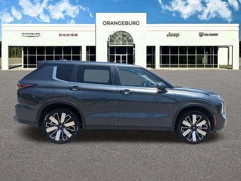 Used 2025 Mitsubishi Outlander SE FWD image 9