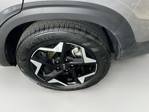 Used 2025 Kia Seltos S image 11