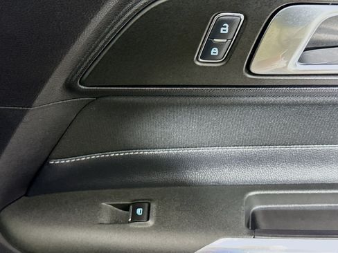 Used 2018 Ford Mustang Coupe RWD image 32