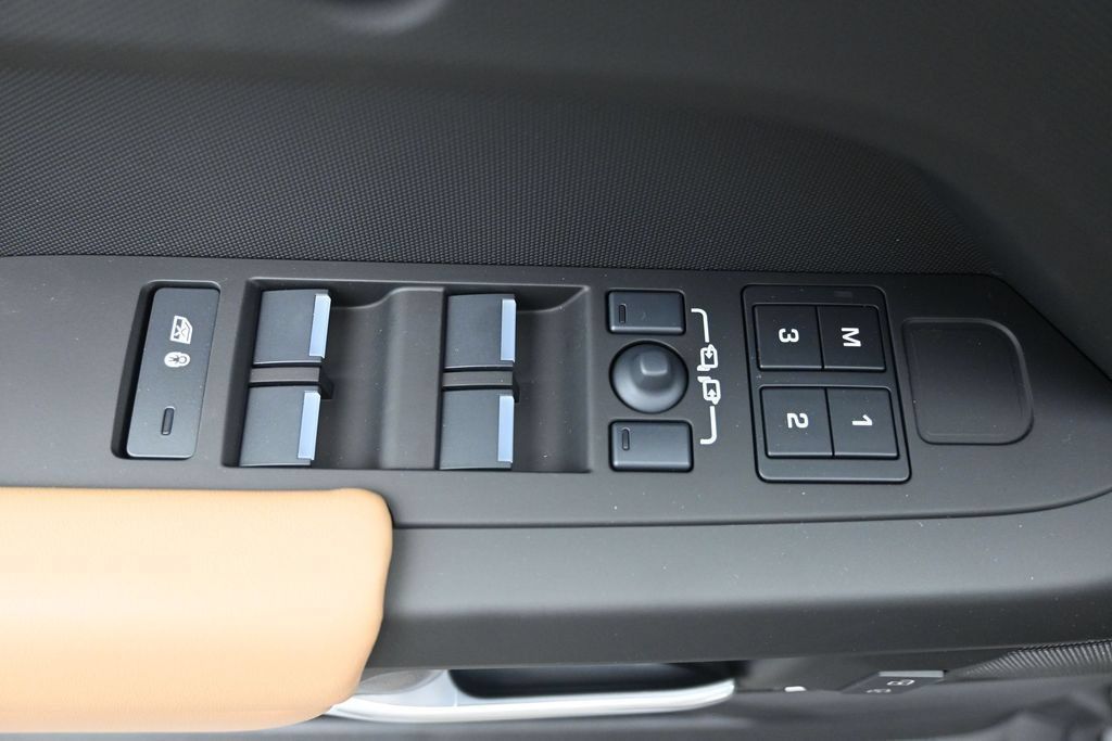 Used 2026 Land Rover Defender 110 X-Dynamic SE AWD/4WD image 24