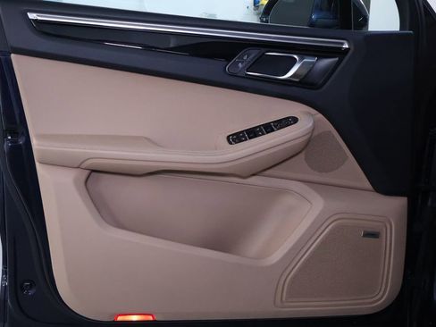 Used 2019 Porsche Macan image 11