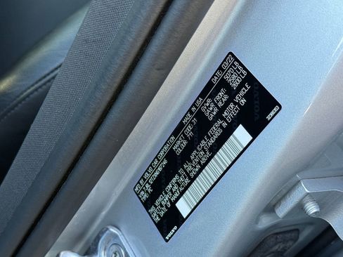 Used 2022 Volvo S60 B5 Momentum image 19