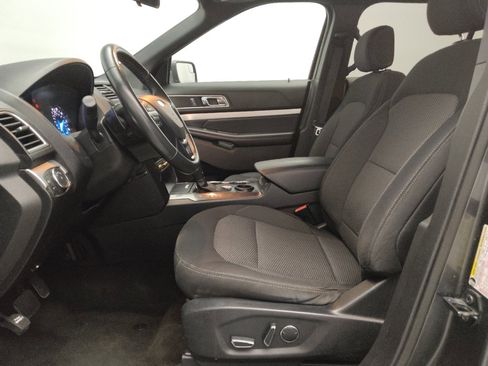 Used 2017 Ford Explorer XLT image 17