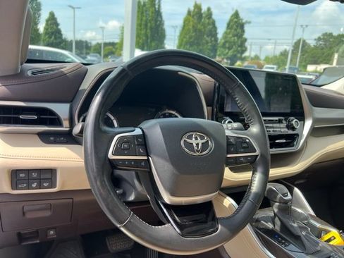 Used 2022 Toyota Highlander Platinum AWD/4WD image 17